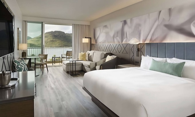 Nawiliwili Hotel | Luxurious Beachfront Retreat in Lihue: Unwind in Style! Ocean View Room! Pool!