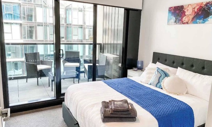 Reid Apartment | Luxurious Canberra CBD Apartment with Park Views