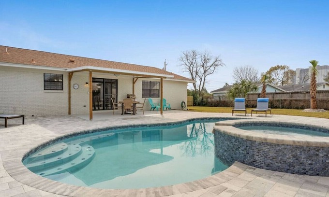 El Centro Beach House | Luxurious & Comfy - Private Pool & Spa - Golf Cart