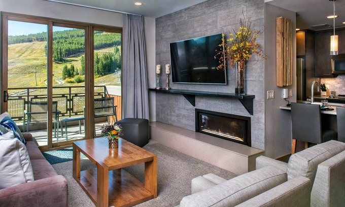 Breckenridge Cabin | Luxurious Cozy Lodge in BEAUTIFUL Breckenridge with SKI IN/SKI OUT Access!