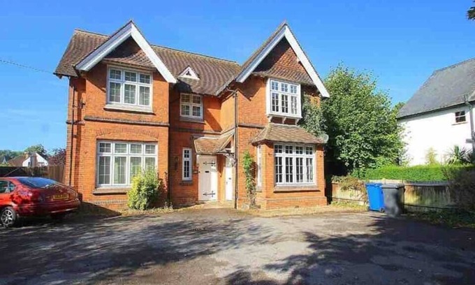 Datchet House | Luxurious Edwardian home near Windsor with parking
