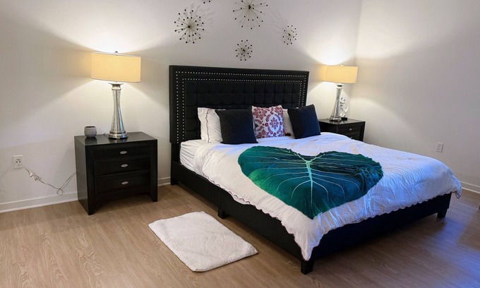 Airport Area Apartment | Luxurious enchanted accommodation with sunny views