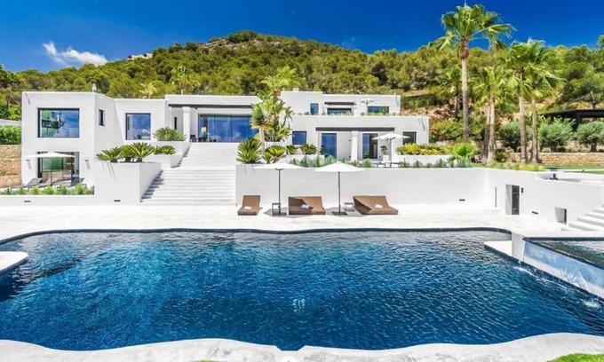 Puig Manya Villa | Luxurious Villa with six bedrooms in the hills of Ibiza