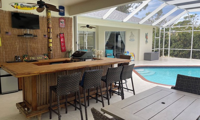Englewood House | Luxurious Florida Living 2 Minutes from the Beach with heated pool!