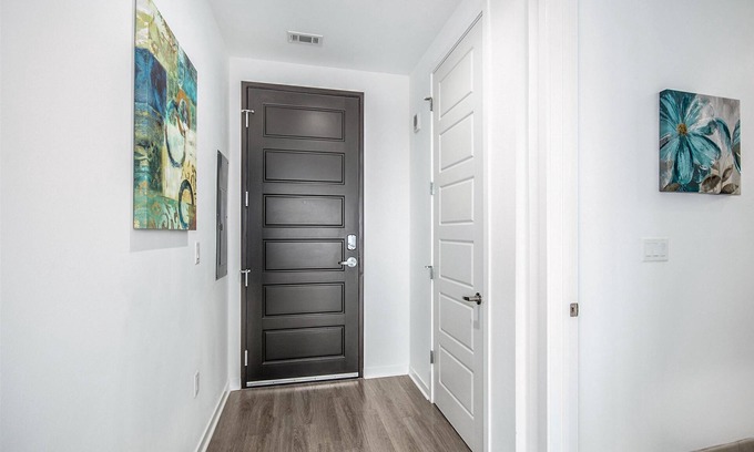 South Central Houston House | Luxurious High-rise - Next to MD Anderson