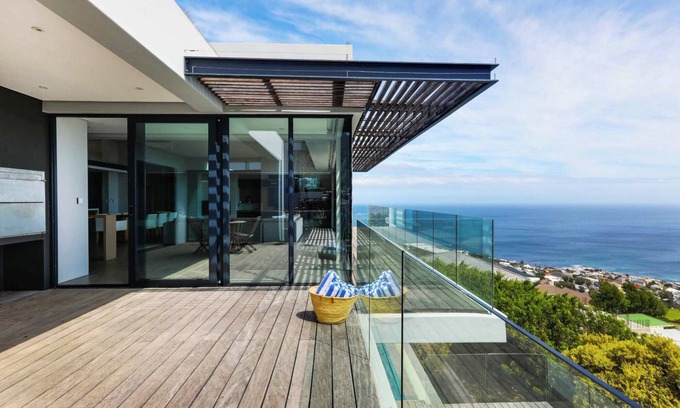 Camps Bay Villa | Luxurious Holiday Villa w/Views, Pool & Jacuzzi (Halo Villa)