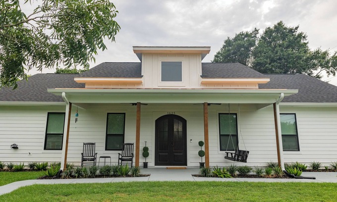 Gulfport House | Luxurious house short walk to the beach!