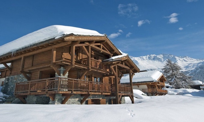 Verbier Ski Chalet | Luxurious interior designed chalet in Verbier with outstanding Alpine views