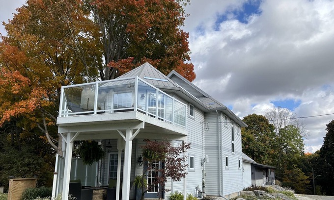 Port Stanley House | Luxurious lake view oasis