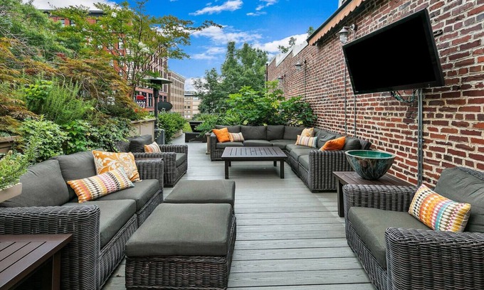 Downtown Knoxville Apartment | Luxurious Loft Overlooking Market Square!