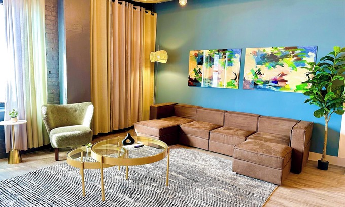 Near South Side Apartment | Luxurious McCormick 5 bed/4 bath Suite for up to 12 guests with optional parking