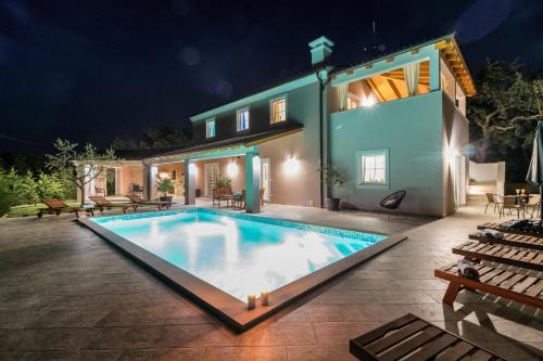 Kavran Villa | Luxurious Mediterranean house (8+2) near to the beautiful beaches
