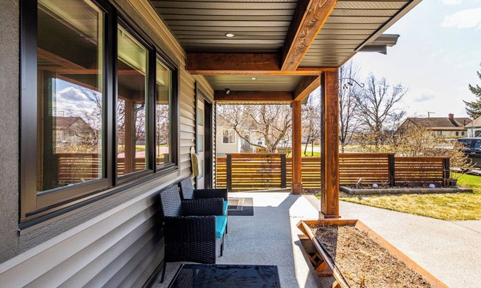 Prince George House | Luxurious new home with games room near the hospital for 10 guests