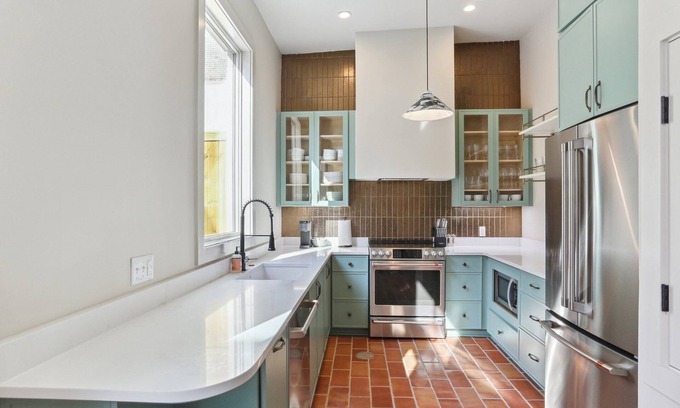 Arts/Warehouse District House | Luxurious Oasis 5 Bedrooms w/5 en suite baths+PRIVATE POOL+Garage: the Augustin