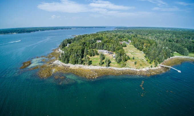 Tenants Harbor House | Luxurious ocean-front home with dock