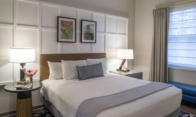 Downtown Portland Hotel | Luxurious One Bedroom Suite at Iconic Heathman Hotel w/Library & Fitness | 2 Units