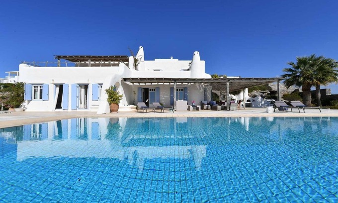 Paros Villa | Luxurious Paros Villa | 6 Bedroom Villa | Private Infinity Pool & Sensational.
