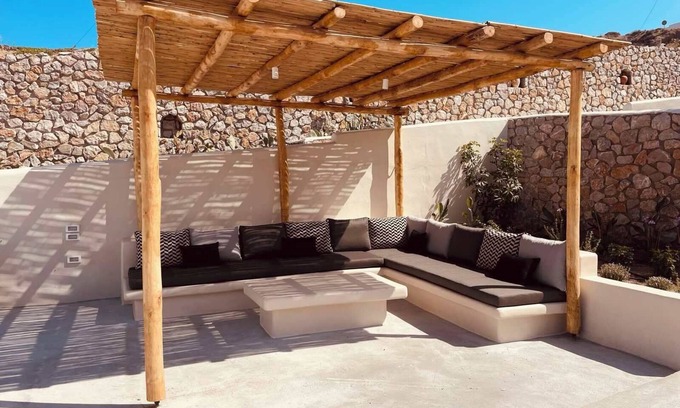 Exo Gialos House | Luxurious Private Retreat in Santorini