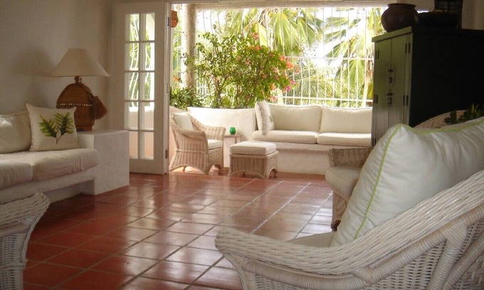 Mullins Apartment | Luxurious Private Apartment with pool 4 minutes walk to Mullins Beach West Coast