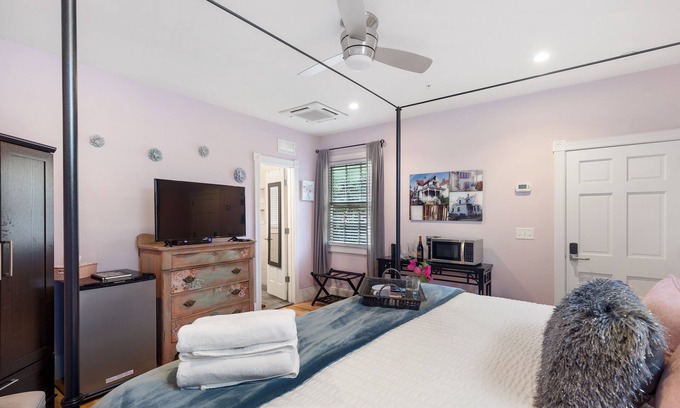 Cannonborough Elliotborough House | Luxurious Private Suites in Downtown Charleston