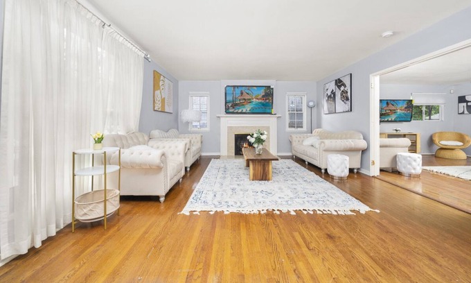 Pasadena House | Luxurious Retreat with Pool and BBQ Area