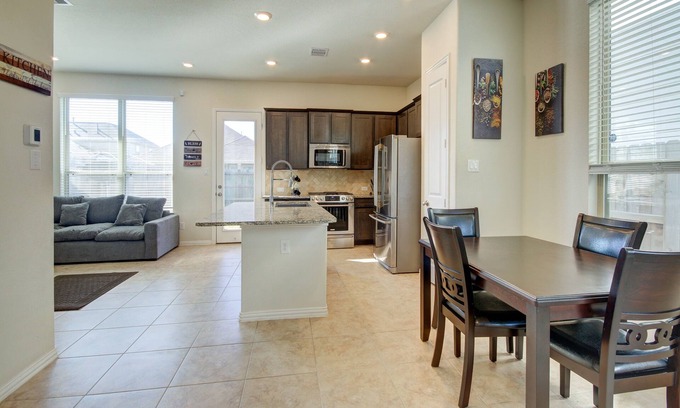 Richmond House | Luxurious Richmond Townhouse - 3 BR, Fenced Yard, Family-Friendly!