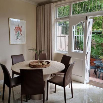Sea Point Apartment | Luxurious Sea Point Apartment