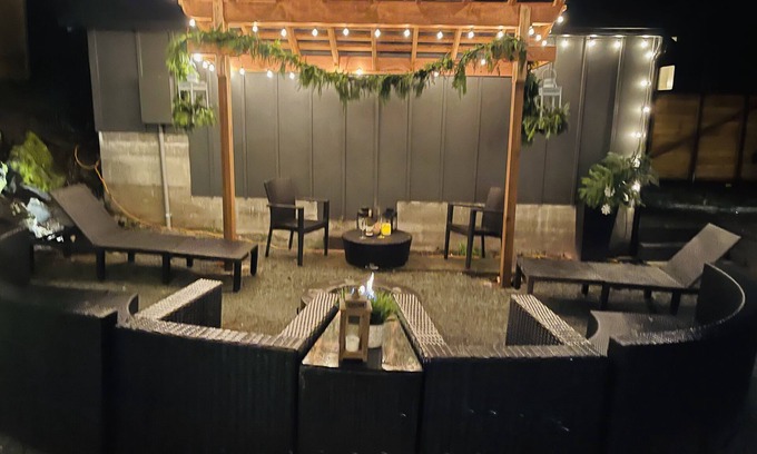 North Beacon Hill House | Luxurious Seattle Home (Free EV charger & Parking)