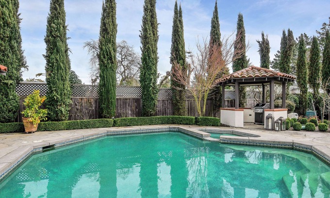 Sonoma House | Luxurious Sonoma Villa with Pool/Spa - 1 mi. from Sonoma sq., 6 bikes!