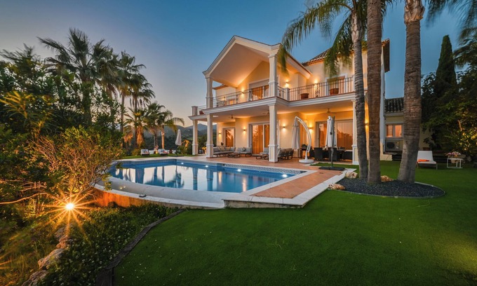 Urbanizacion el Rosario Villa | Luxurious southeast-facing villa with 5 bedrooms, heated pool, BBQ, sea views