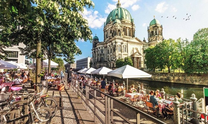 Mitte Apartment | Luxurious Stay in Central Berlin – Perfect for Groups & Families