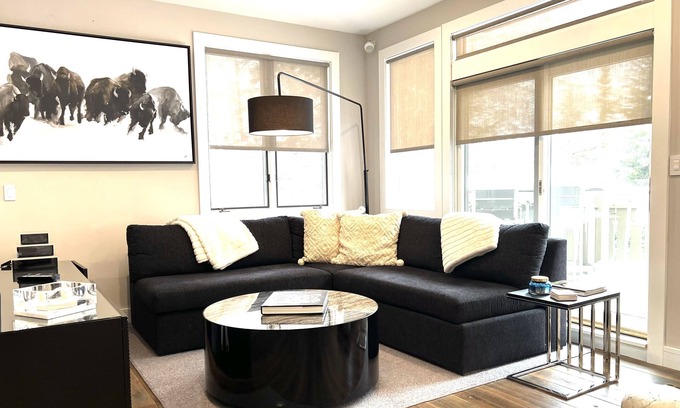 Vail House | Luxurious Vail Townhome with close proximity to Golf Course, Skiing and Dining