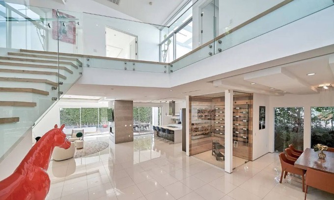 Greater Wilshire - Hancock Park Villa | Luxurious Villa Located in Hancock Park