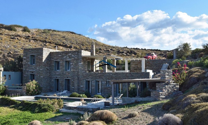 Vourkari Villa | Luxurious villa, with a swimming pool and close to a sandy beach.