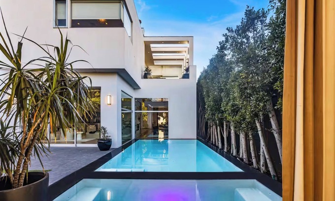 The Flats House | Luxurious West Hollywood Villa
