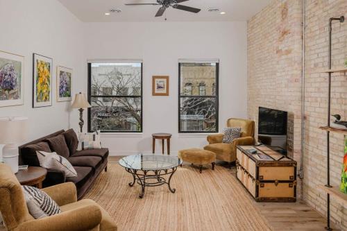 Neenah Apartment | Luxury 1 Bedroom Downtown Neenah Flat