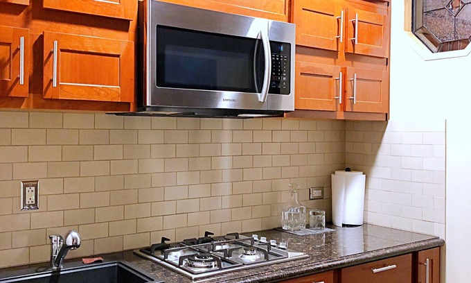 Franklin Park House | Luxury 1-bedroom with WiFi, AC in charming Franklin Park