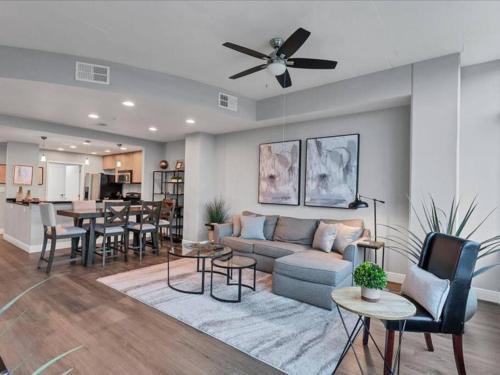South Eola Apartment | Luxury 1260sq ft 2 Bd 2BTH in DT