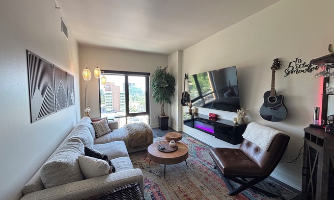 Cherry Creek Apartment | Luxury 1bd/1ba - Rooftop pool, w/d in unit, walkable North Cherry Creek