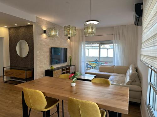 Tel Aviv Apartment | luxury 2 BD by dizingof near the beach