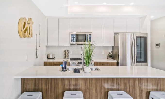 Petworth Apartment | Luxury 2 bed 2 bath Suite in Washington DC