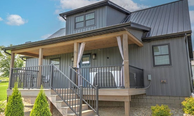 Millersburg Cottage | Luxury 2 Bed/Bath Cottage With Private Hot Tub