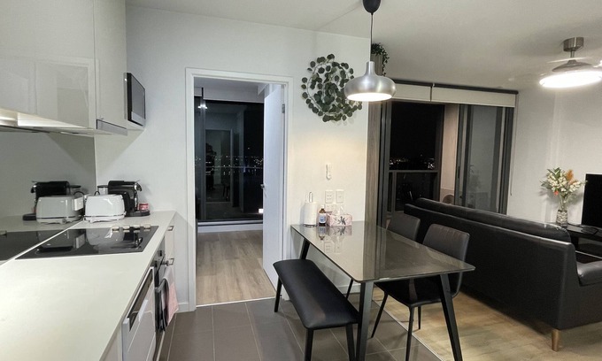 Docklands Apartment | Luxury 2B2B Well Furnished with Spectacular View with 1 Free Car Park