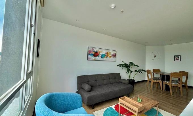 La Colon Apartment | Luxury 2BR + Gym & City Views| Near Spain Embassy