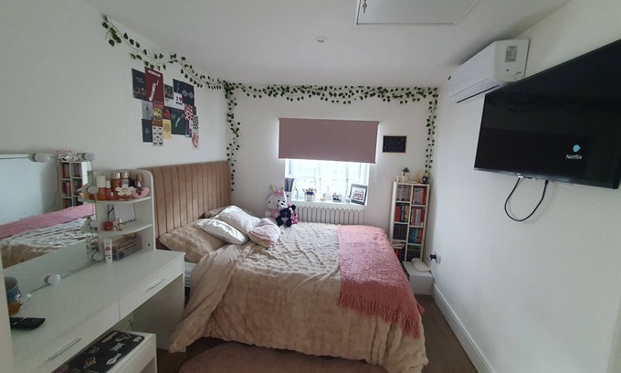 Enfield Highway House | Luxury 3-Bed London Home 3 stops away from Tottenham Stadium – 5* for Holidays