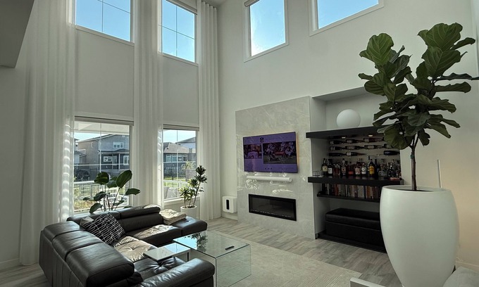 Fort Gary House | Luxury 3 bedroom, 2.5 bath home in Bridgwater