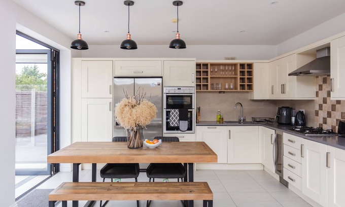 Streatham Hill Apartment | Luxury 3 bedroom apartment with large garden & gym