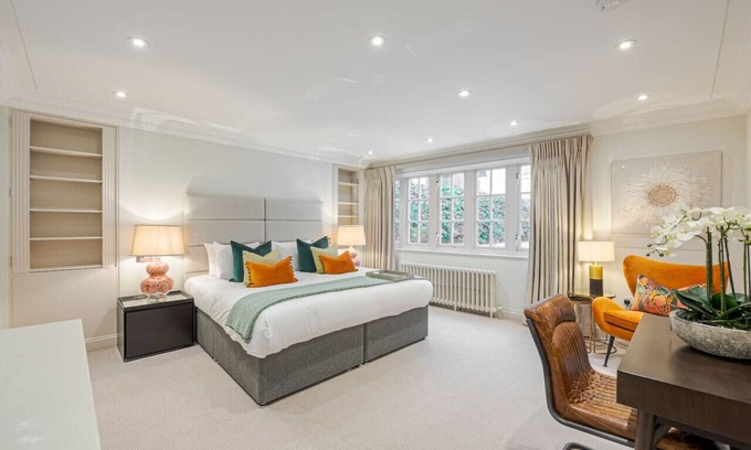 Knightsbridge Apartment | Luxury 3-Bedroom House with Garage in Belgravia