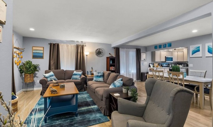Aberdeen House | Luxury 3-bedroom Tri-Level w/Game Room