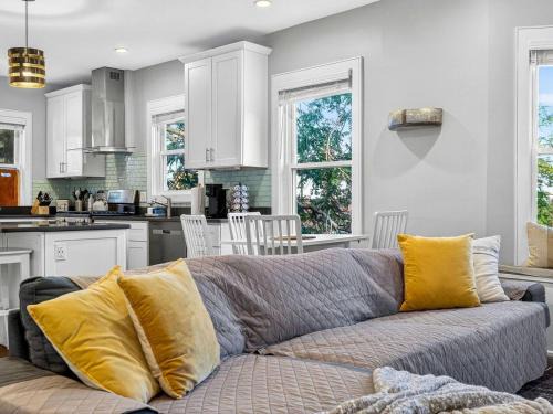 Highland Park Apartment | Luxury 3BR 2BA Boston Penthouse